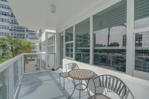 Condo in Fort Lauderdale, Florida, 2 bedrooms  № 945458 - photo 16