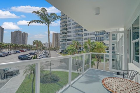 Condo in Fort Lauderdale, Florida, 2 bedrooms  № 945458 - photo 15