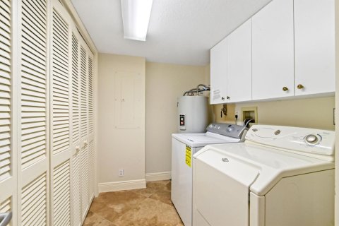 Condo in South Palm Beach, Florida, 3 bedrooms  № 945539 - photo 3