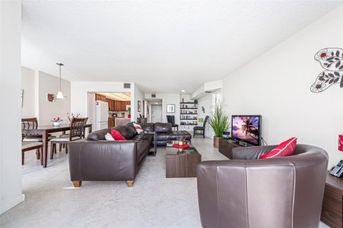 Condo in Pompano Beach, Florida, 2 bedrooms  № 945538 - photo 26