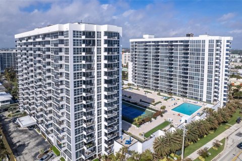 Copropriété à vendre à Pompano Beach, Floride: 2 chambres, 124.3 m2 № 945538 - photo 4