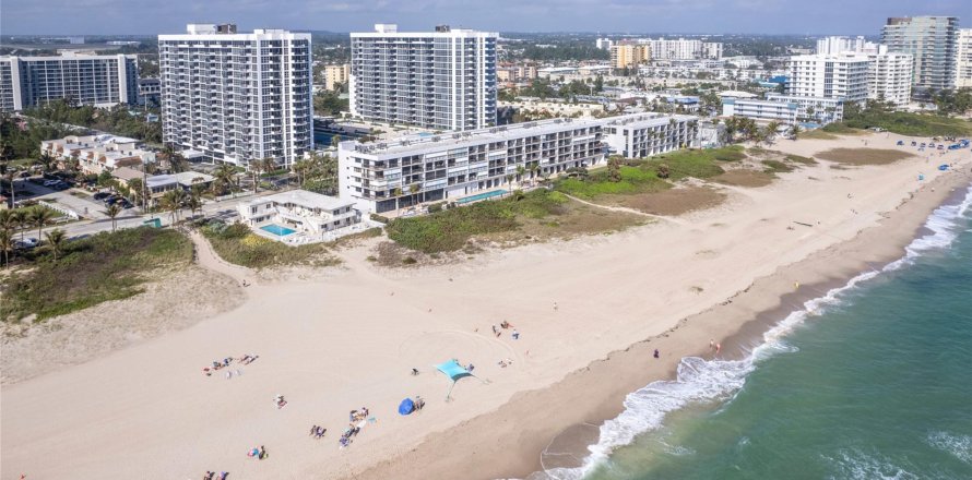 Condominio en Pompano Beach, Florida, 2 dormitorios  № 945538