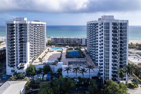 Copropriété à vendre à Pompano Beach, Floride: 2 chambres, 124.3 m2 № 945538 - photo 2