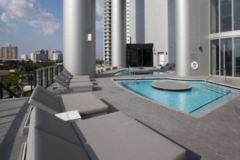 Penthouse in PORSCHE DESIGN TOWER in Sunny Isles Beach, Florida 4 bedrooms, 569 sq.m. № 62513 - photo 5