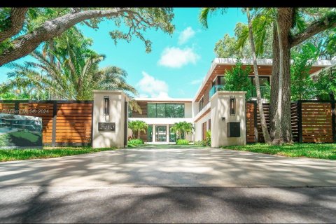 Casa en venta en Miami, Florida, 6 dormitorios № 1311191 - foto 1