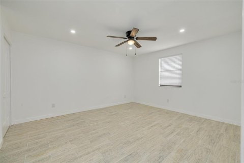 Condo in Port Richey, Florida, 2 bedrooms  № 1409716 - photo 18