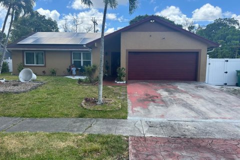 House in Lauderhill, Florida 3 bedrooms, 177.91 sq.m. № 1161887 - photo 1