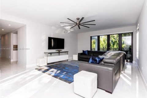 House in Coral Gables, Florida 7 bedrooms, 472.97 sq.m. № 1139008 - photo 23