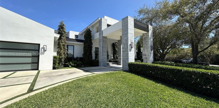 House in Coral Gables, Florida 7 bedrooms, 472.97 sq.m. № 1139008