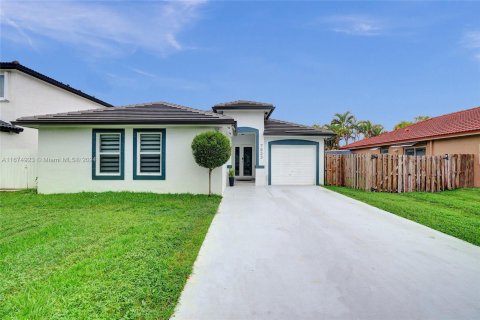 Villa ou maison à vendre à Hialeah, Floride: 3 chambres, 164.9 m2 № 1401296 - photo 1