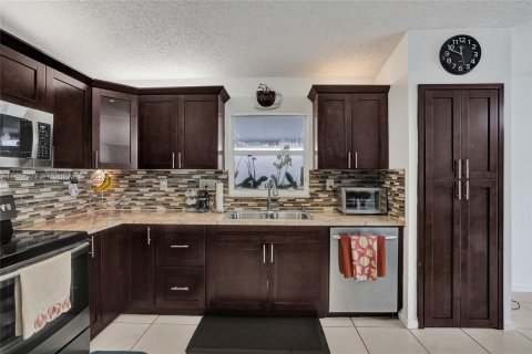 Casa en venta en Hialeah, Florida, 3 dormitorios, 164.9 m2 № 1401296 - foto 20