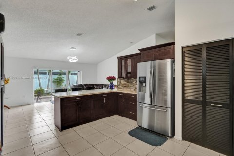 Villa ou maison à vendre à Hialeah, Floride: 3 chambres, 164.9 m2 № 1401296 - photo 16