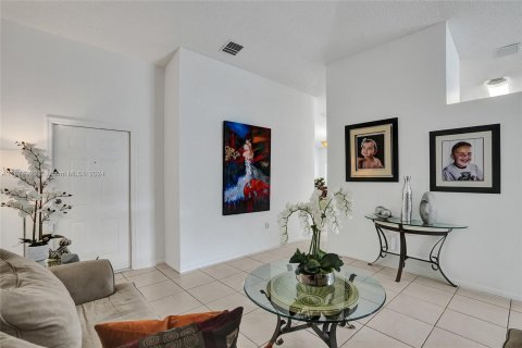 Villa ou maison à vendre à Hialeah, Floride: 3 chambres, 164.9 m2 № 1401296 - photo 5