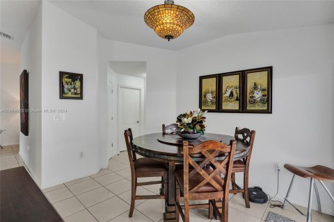 Villa ou maison à vendre à Hialeah, Floride: 3 chambres, 164.9 m2 № 1401296 - photo 8