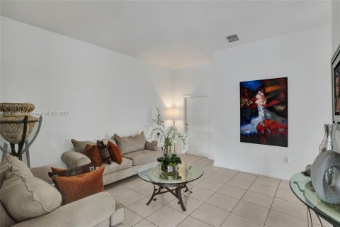 Villa ou maison à vendre à Hialeah, Floride: 3 chambres, 164.9 m2 № 1401296 - photo 4