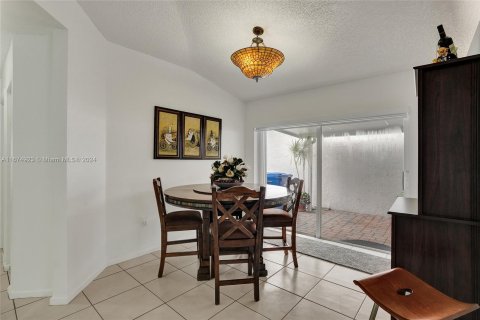 Villa ou maison à vendre à Hialeah, Floride: 3 chambres, 164.9 m2 № 1401296 - photo 7