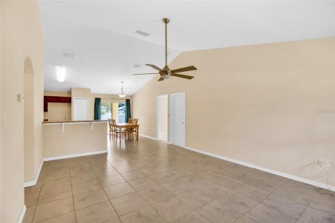 House in Vero Beach, Florida 3 bedrooms, 125.23 sq.m. № 1382516 - photo 6