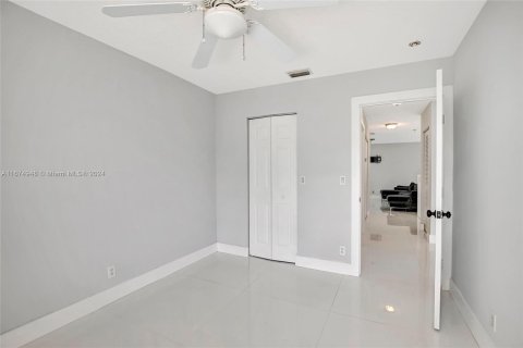 House in Sunrise, Florida 4 bedrooms, 217.58 sq.m. № 1398191 - photo 17