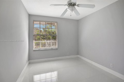 House in Sunrise, Florida 4 bedrooms, 217.58 sq.m. № 1398191 - photo 16