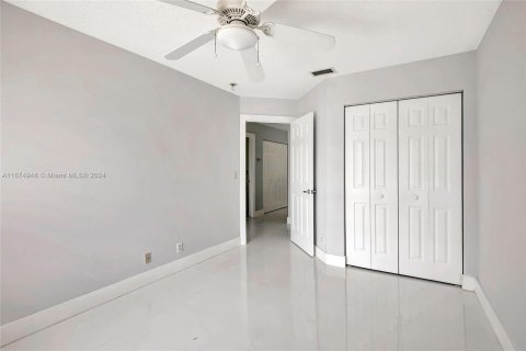 House in Sunrise, Florida 4 bedrooms, 217.58 sq.m. № 1398191 - photo 24