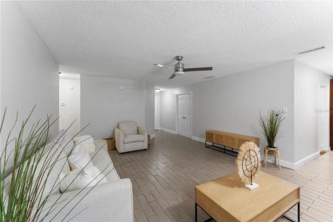 Casa en venta en Tampa, Florida, 3 dormitorios, 139.35 m2 № 1312437 - foto 5