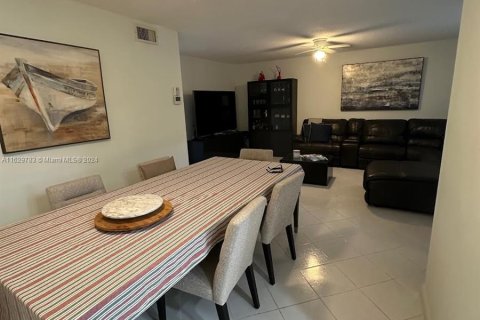 Copropriété à vendre à Hallandale Beach, Floride: 2 chambres, 92.9 m2 № 1290615 - photo 9