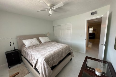 Copropriété à vendre à Hallandale Beach, Floride: 2 chambres, 92.9 m2 № 1290615 - photo 21