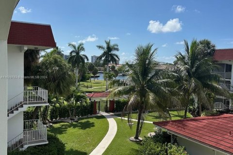 Copropriété à vendre à Hallandale Beach, Floride: 2 chambres, 92.9 m2 № 1290615 - photo 3