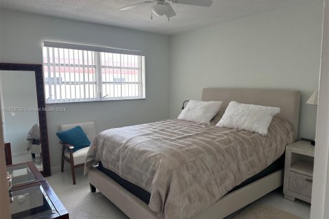 Copropriété à vendre à Hallandale Beach, Floride: 2 chambres, 92.9 m2 № 1290615 - photo 19