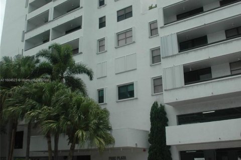 Condo in Miami Beach, Florida, 2 bedrooms  № 1224375 - photo 1