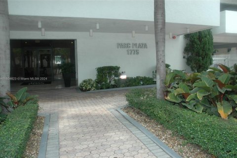 Condo in Miami Beach, Florida, 2 bedrooms  № 1224375 - photo 7