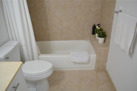 Condo in Sunrise, Florida, 3 bedrooms  № 1224376 - photo 28