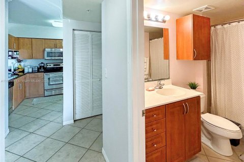 Condo in West Palm Beach, Florida, 2 bedrooms  № 1443427 - photo 11