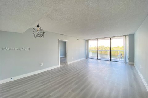 Condominio en venta en Aventura, Florida, 2 dormitorios, 95.97 m2 № 1016911 - foto 12