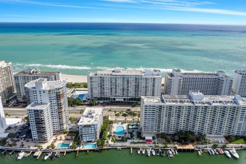 Condominio en venta en Miami Beach, Florida, 1 dormitorio, 86.4 m2 № 1384212 - foto 16