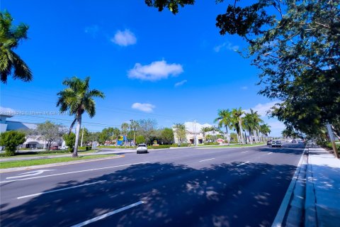 Купить коммерческую недвижимость в Суитуотер, Флорида № 986524 - фото 1