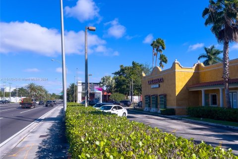 Купить коммерческую недвижимость в Суитуотер, Флорида № 986524 - фото 6
