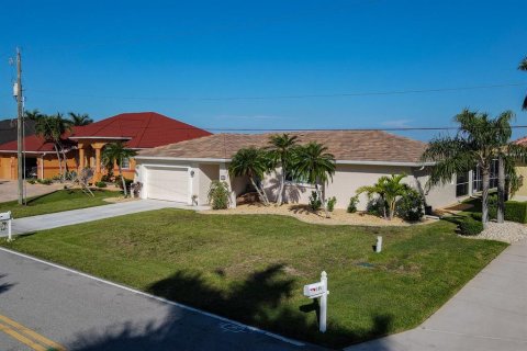 House in Punta Gorda, Florida 3 bedrooms, 203.27 sq.m. № 1376522 - photo 3