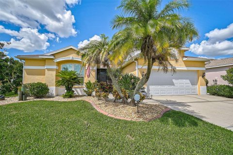 House in Sarasota, Florida 3 bedrooms, 160.72 sq.m. № 1390119 - photo 1