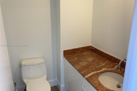 Condo in Miami, Florida, 1 bedroom  № 1390093 - photo 11