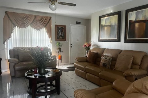 Casa en venta en Miami, Florida, 3 dormitorios, 143.91 m2 № 1436994 - foto 5