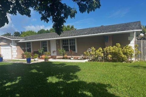 Casa en venta en Miami, Florida, 3 dormitorios, 143.91 m2 № 1436994 - foto 2