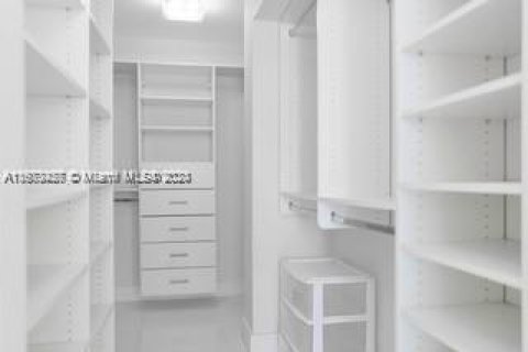 Condo in Miami Beach, Florida, 2 bedrooms  № 1396282 - photo 7