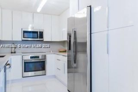 Copropriété à vendre à Miami Beach, Floride: 2 chambres, 126.53 m2 № 1396282 - photo 11