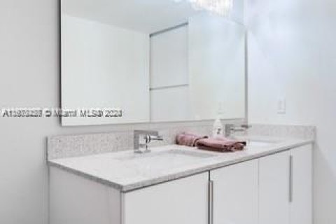 Condo in Miami Beach, Florida, 2 bedrooms  № 1396282 - photo 6