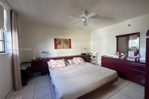 Condo in Sunny Isles Beach, Florida, 2 bedrooms  № 1396325 - photo 25