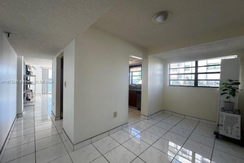 Condo in Sunny Isles Beach, Florida, 2 bedrooms  № 1396325 - photo 15