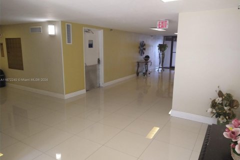 Condo in Sunny Isles Beach, Florida, 2 bedrooms  № 1396325 - photo 4