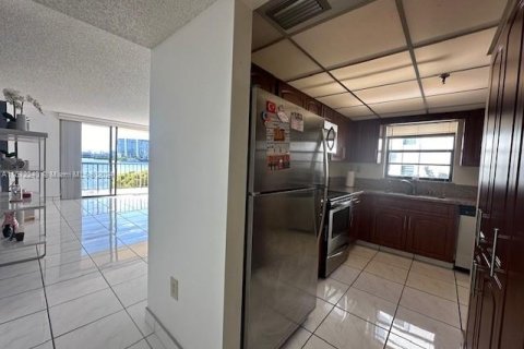 Condo in Sunny Isles Beach, Florida, 2 bedrooms  № 1396325 - photo 12