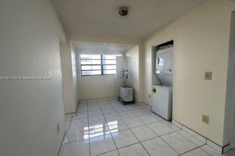 Condo in Sunny Isles Beach, Florida, 2 bedrooms  № 1396325 - photo 16